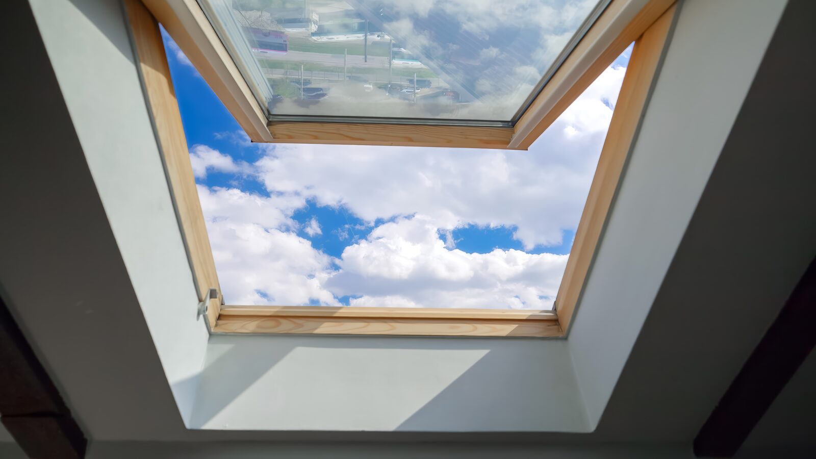 Volet roulant Velux solaire : intérêt et installation